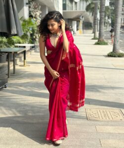Mithila Palkar Instagram - पहिली दिवाळी 🏠✨

Happy Diwali, everyone! Here’s wishing you the brightest and loveliest year! Be safe ♥️

Saree @sawenchi 
Jewellery @houseofaadyaa