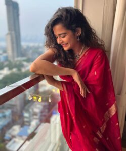 Mithila Palkar Instagram - पहिली दिवाळी 🏠✨

Happy Diwali, everyone! Here’s wishing you the brightest and loveliest year! Be safe ♥️

Saree @sawenchi 
Jewellery @houseofaadyaa