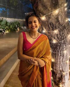 Mithila Palkar Instagram - Yellow ji sanam hum aa gaye! ^.^ 💛 #HappyNavratri