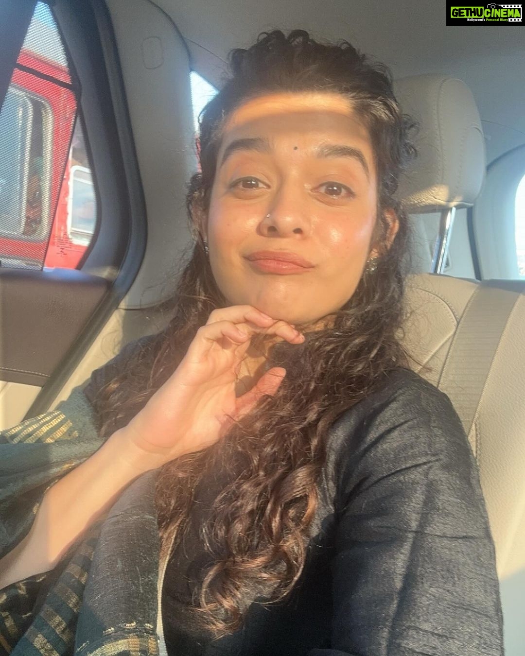 Mithila Palkar Instagram - Shining in the setting sun! 🤭