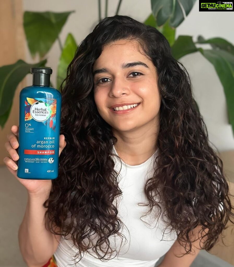 Mithila Palkar Instagram - Isn’t it funny? When we’re younger, we somehow tend to overlook the finer details about ourself and always end up taking the easy route, the seemingly simple way? Like I’m sure, a lot of us would have used ironing techniques at home to make sure our hair looks a certain way ! But as we grow and progress, the shift towards natural processes automatically settle in, self care becomes the ultimate priority. I've found the perfect solution to give my hair the genuine natural care it truly deserves. Personally, I've been relying on Herbal Essences Argan Oil of Morocco Shampoo to work its magic on my frizzy-hair. It's not just Paraben-Free and Cruelty-Free, but also recommended for all hair types. Trust me, it has been a game-changer for my hair! Why wait? Grab your Herbal essences at the Amazon Great Indian Festival now at Upto 50% off*! #HerbalEssencesIndia #naturalhaircare #partnership