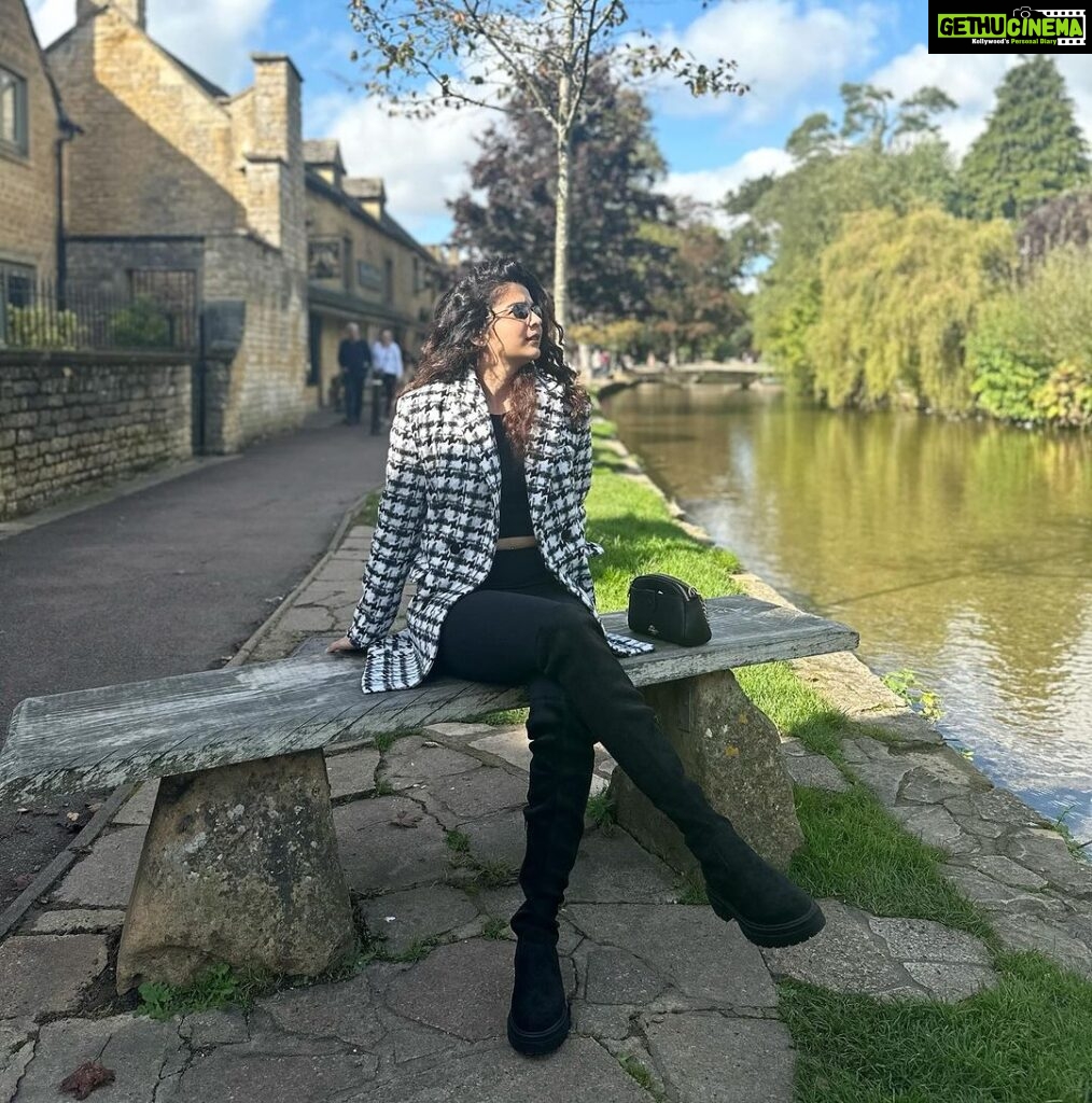 Mithila Palkar Instagram - Right out of a painting, this place 🎨 Cotswold