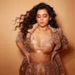 Mithila Palkar Instagram – Bringing in the festive szn shine ✨

Wearing @tatwammcouture 
Choker @varnikaaroraofficial 
Bag @haands_free 
Makeup @sahithya.shetty 
Hair @suhasshinde1 
📸 @shivamguptaphotography 

Styled by @shreejarajgopal @drapingdreams.inc