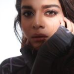 Mithila Palkar Instagram - 🖤✨ Styled by @shreejarajgopal Assisted by @dhwanii.jain Outfit @_vulgarofficial Make up @vardannayak Hair @deepalid10 Photography @shivamguptaphotography