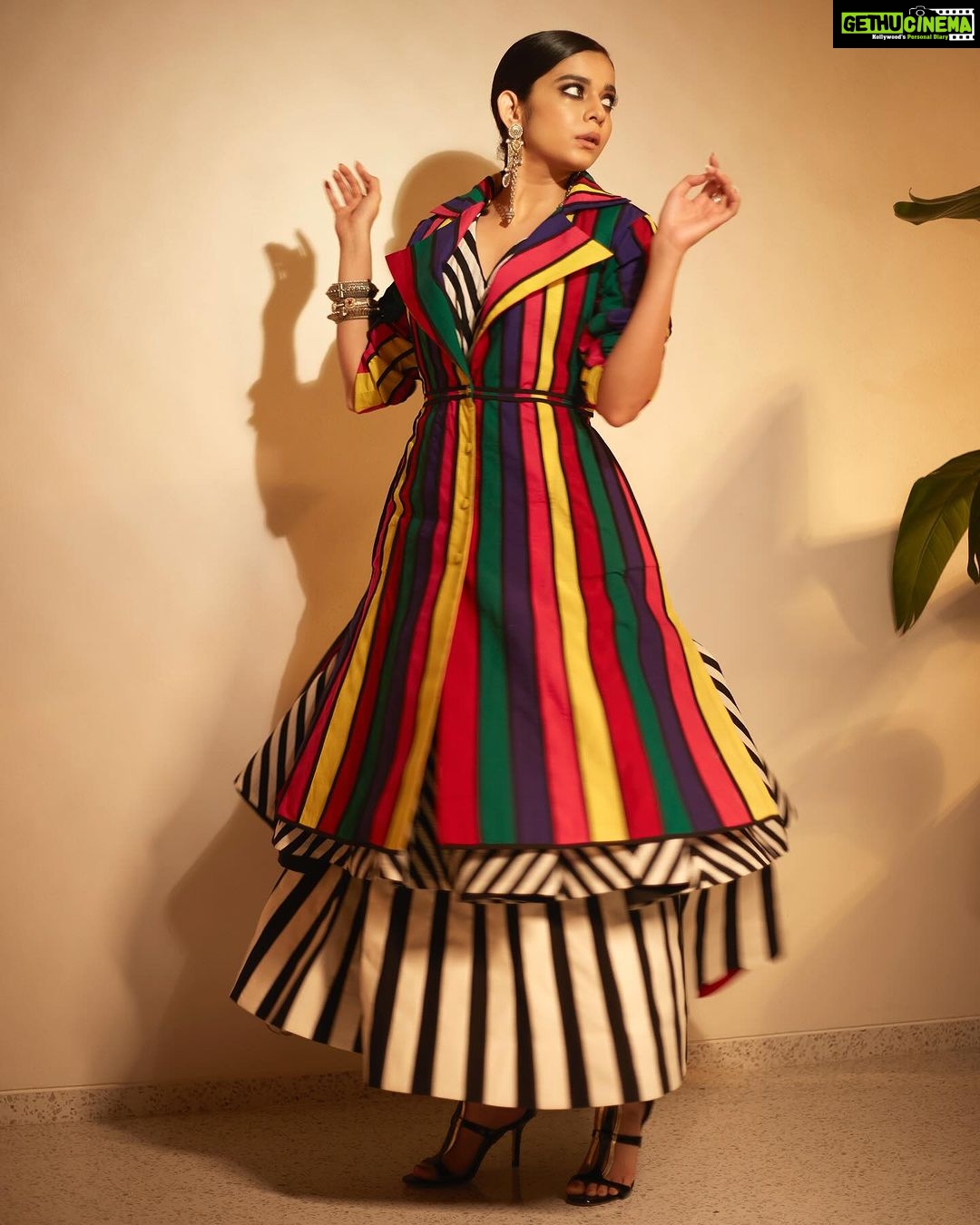 Mithila Palkar Instagram - Rangeen 🎨 For the @mumbaifilmfestival opening night ✨ 📸 @shivamguptaphotography Styled by @shreejarajgopal Make up @sahithya.shetty Hair @hairbyradhika Outfit @ka_sha_india Earrings @laramorakhia Cuffs @@laramorakhia @rubans.in Ring @laramorakhia Heels @oceedeeshoes