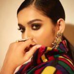 Mithila Palkar Instagram – Rangeen π¨
For the @mumbaifilmfestival opening night β¨
πΈ @shivamguptaphotography
Styled by @shreejarajgopal
Make up @sahithya.shetty
Hair @hairbyradhika
Outfit @ka_sha_india
Earrings @laramorakhia
Cuffs @@laramorakhia @rubans.in
Ring @laramorakhia
Heels @oceedeeshoes