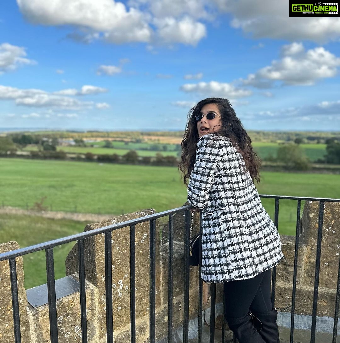 Mithila Palkar Instagram - Right out of a painting, this place 🎨 Cotswold