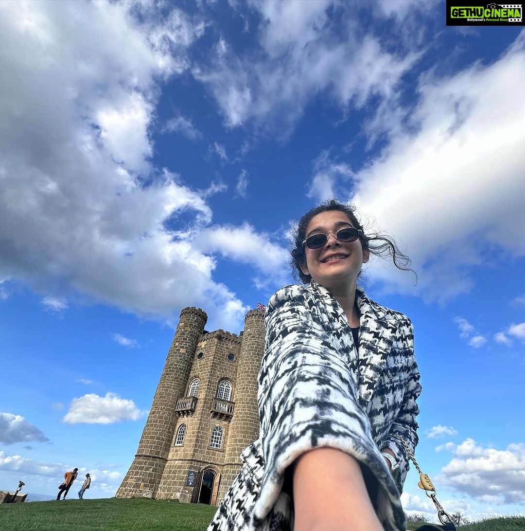Mithila Palkar Instagram - Right out of a painting, this place 🎨 Cotswold