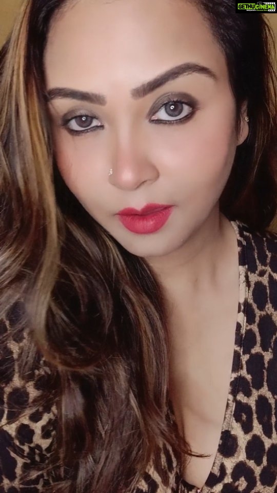 Mohini Ghosh Instagram - Akhoo se chuu le chuna hatho se mana hai😉😍