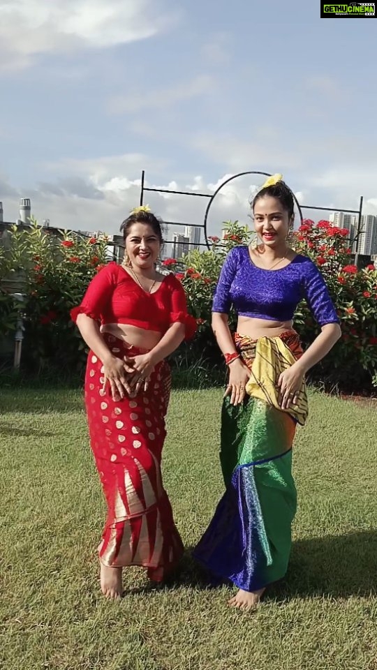 Mohini Ghosh Instagram - Napali song with Nepali style 💃💃#reelsinstagram #reelsvideo #nepali_instagrammers with my sis🫶💕