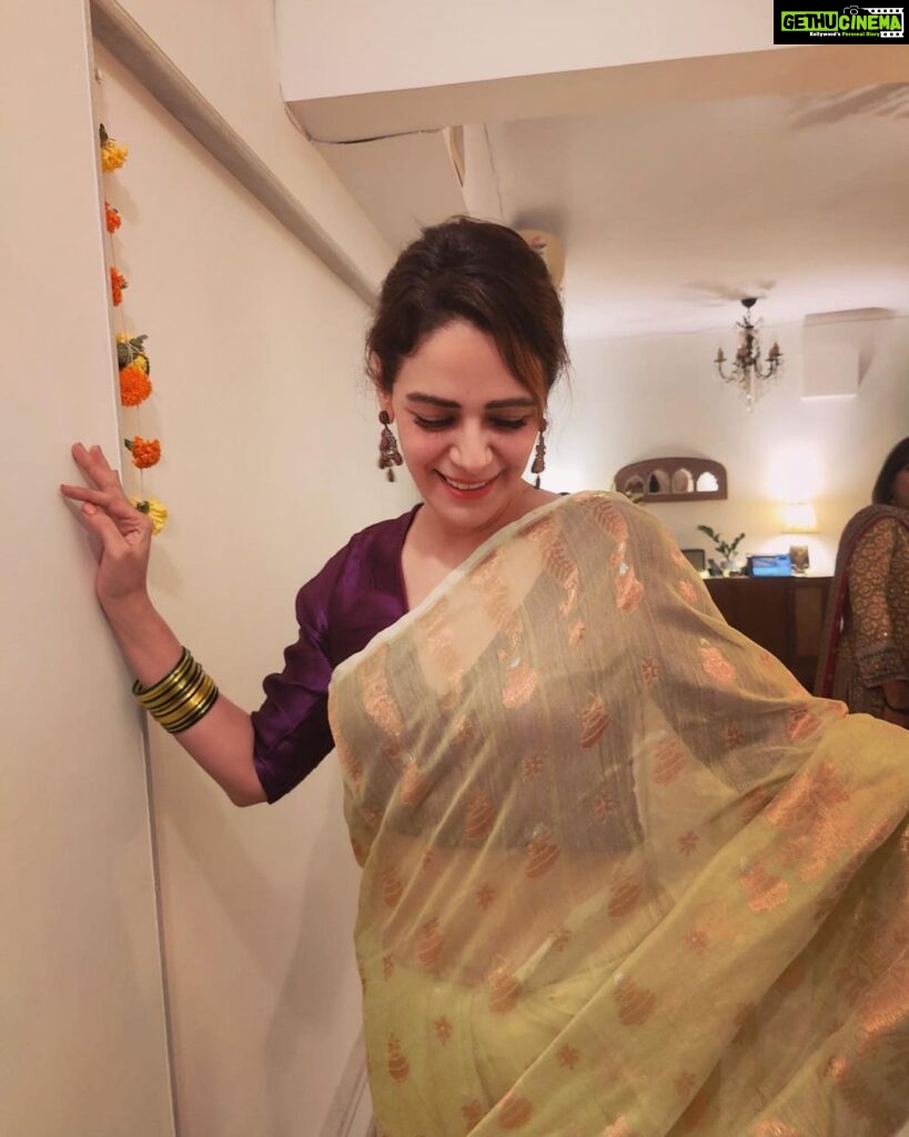 Mona Singh Instagram - #diwalivibes #love #light #instagram 💛