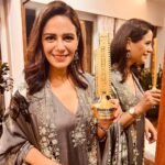 Mona Singh Instagram - BEST ACTOR for KAFAS Thank u @adgully for this honour Thank u @applausesocial @sameern @sonylivindia for backing such strong progressive stories Thank u @sahil_insta_sangha and @karandontsharma ❤️❤️ Thank u @castingchhabra ❤️❤️❤️ big shout out to the entire cast n crew of KAFAS 🎈🎈#instagood #happy #instamoment
