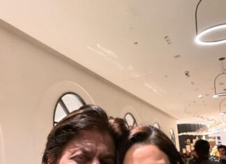 Mona Singh Instagram - Overwhelmed with the LOVE u showered on me, I love u bas ❤️❤️ happpy birthday @iamsrk #bdaybash🎉 #bestnite #kingkhan #aboutlastnight #happy #instamoment #instagood