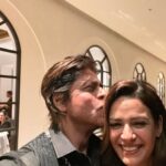 Mona Singh Instagram - Overwhelmed with the LOVE u showered on me, I love u bas ❤️❤️ happpy birthday @iamsrk #bdaybash🎉 #bestnite #kingkhan #aboutlastnight #happy #instamoment #instagood