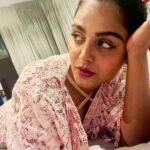 Monal Gajjar Instagram - "Embracing stillness while waiting for what's to come. #Patience" #holiday #travel #mmonalgajjjar #imqueen👸🏻👑