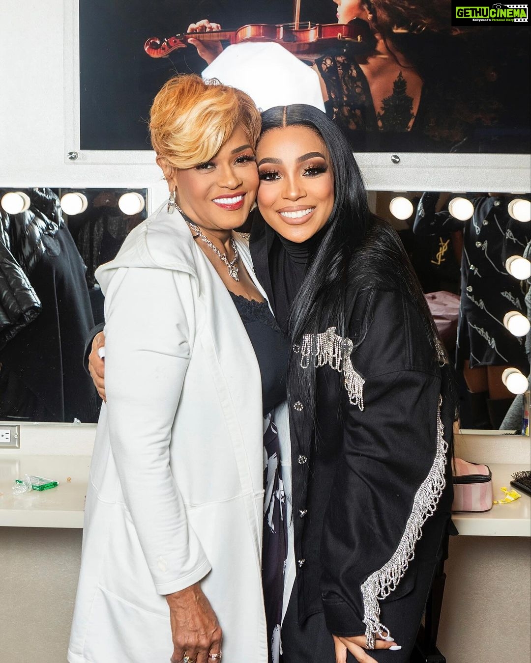 Monica Instagram - The way I ADORE the incomparable , legendary @thelegendaryclarksisters is unexplainable! Each of you have welcomed me, flaws and all without judgement & I love each of you … @karenclarksheard @dorindaclarkcole @jackyclarkchisholm 🫶🏽 My Momma Was Getting her Classy Holy Clap Life😂