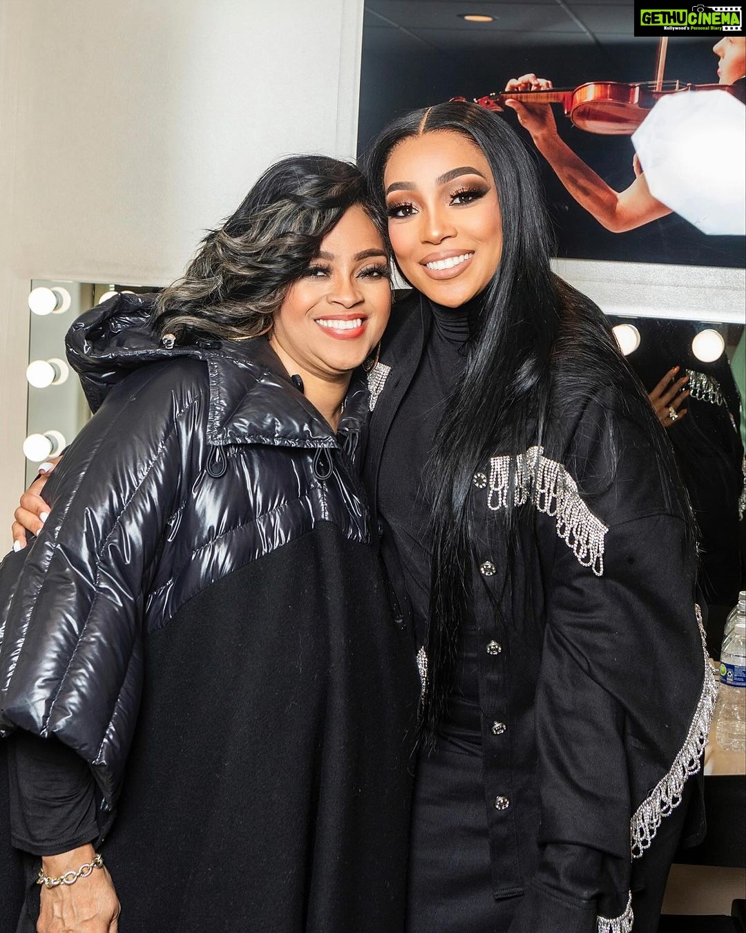 Monica Instagram - The way I ADORE the incomparable , legendary @thelegendaryclarksisters is unexplainable! Each of you have welcomed me, flaws and all without judgement & I love each of you … @karenclarksheard @dorindaclarkcole @jackyclarkchisholm 🫶🏽 My Momma Was Getting her Classy Holy Clap Life😂