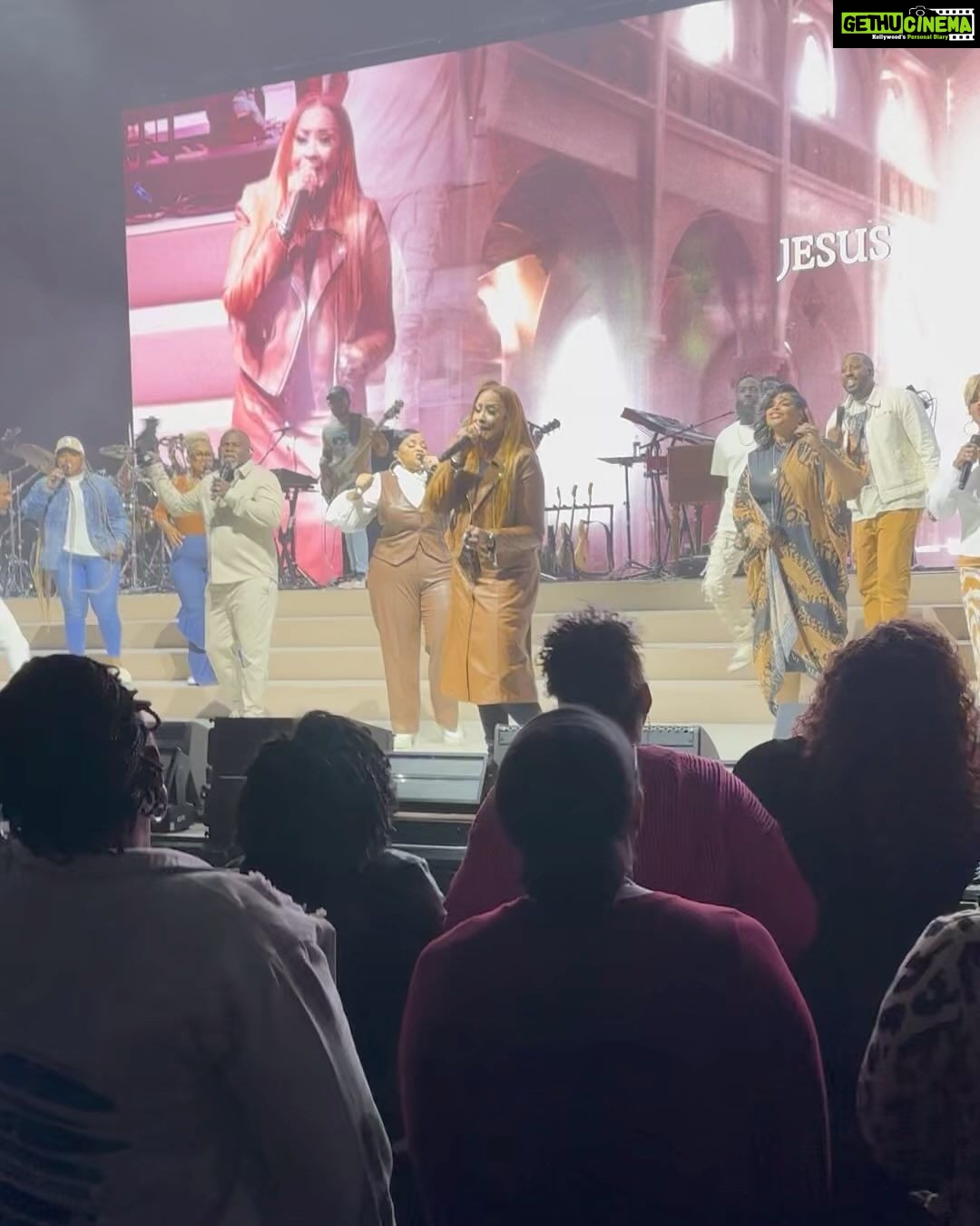 Monica Instagram - The way I ADORE the incomparable , legendary @thelegendaryclarksisters is unexplainable! Each of you have welcomed me, flaws and all without judgement & I love each of you … @karenclarksheard @dorindaclarkcole @jackyclarkchisholm 🫶🏽 My Momma Was Getting her Classy Holy Clap Life😂