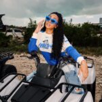 Monica Instagram - Seeing the world W/ My World 🌎 #LAYDAY10 #TakingTurks Shot By: @cyndiibee_ Jerseys: @melodyehsani Jeans: @minaamonroe Sneakers: @dasneakerpeddler Braids: @jadeandjala The Ritz-Carlton, Turks and Caicos