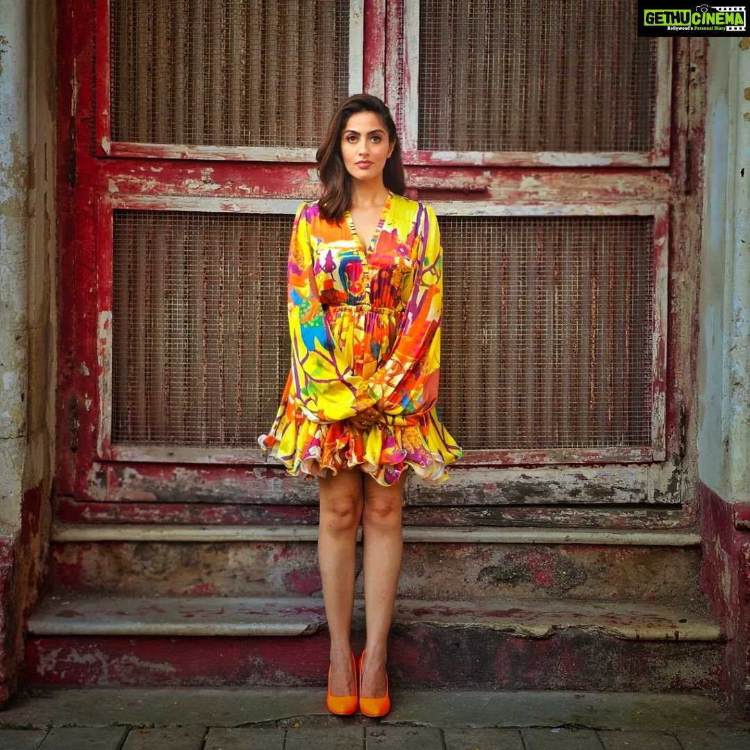 Monica Khanna Instagram - High Heels and Unstoppable Confidence My Feminine Weapon🌻 Picture credit -@igoforpro Hairstyle by -@sardarrume Makeup by -ME Outfit -@sandsfashionhouse #instareels #dresses #fashion #colorfulglam #glamour #instavideo #viral #viralvideos #trendingreels #explore #newtrending #trendingsongs # #bollywood #filmyladki #pyar #ishq #mohabbat #sareefashion #churchgate# mumbaisamachar #mumbai #fashionphotography #mumbaistreets #local #photography
