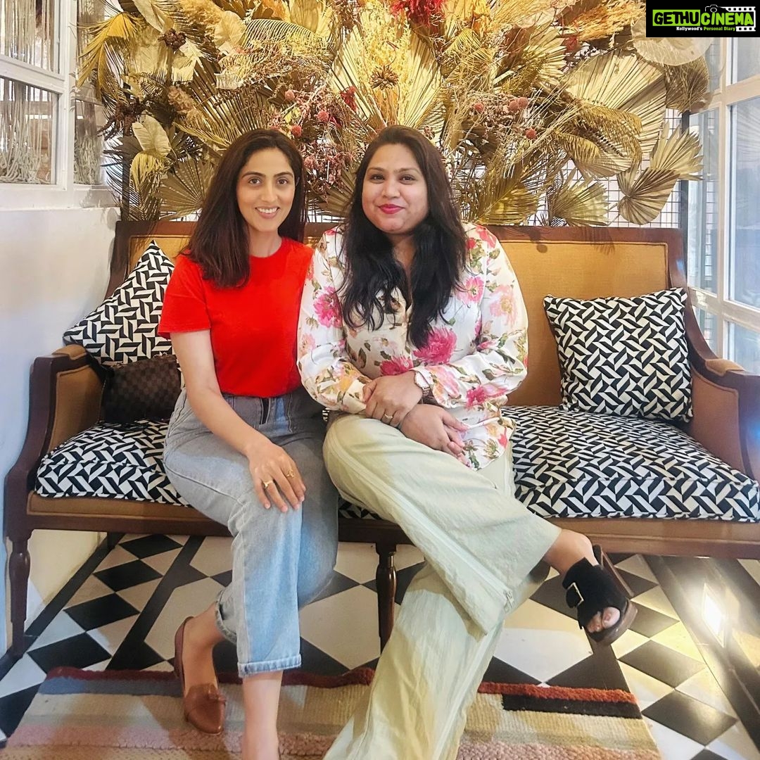Monica Khanna Instagram - The Perfect Blend Of Chaos And Laughter..... @manish_goplani @chhayachouhan #loveandlaughter #frienship #brothersistersbond #manishgoplani #chhayachauhan #monikakhanna #trio #instagram #instagood #instaphoto #instapicture #instameet #dosti Bohoba