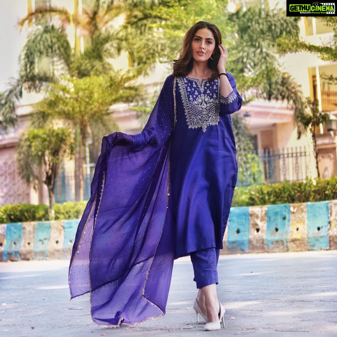Monica Khanna Instagram - बहुत मिलेंगे हसीन चेहरे दुनिया के बाज़ार में वो मुक्कदर से मिलता है जिसका 'दिल' खुबसूरत होता है।।। Captured by -@atharvapadhye01 Wearing @bibaindia @pratikshachandak #शायरी #shayari #gulzaar #love #pyar #mohabbat #ishq #mondaymorning #kindnessovereverything #happiness#filmiladki #monikakhanna #teji #ikkkudipunjabidii #instalove #instagram #instagood #monikakhanna #selfmusing #gratitude #begoodtoyourself #instapost #instapicture #instadaily