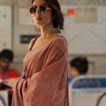 Monica Khanna Instagram - मुझे खुद से मोहब्ब्त हो गई है जा तेरी बातों में अब आऊंगी नहीं।।।। Oh la la ae oh lalala 🎵🎶🎵🎶🎼 Picture credit -@igoforpro Hairstyle by -@sardarrume Makeup by -ME #instareels #saree #sareelove #instavideo #viral #viralvideos #trendingreels #explore #newtrending #trendingsongs #gulzar #bollywood #filmyladki #pyar #ishq #mohabbat #sareefashion #churchgate #mumbai #localtrain #local #phogography