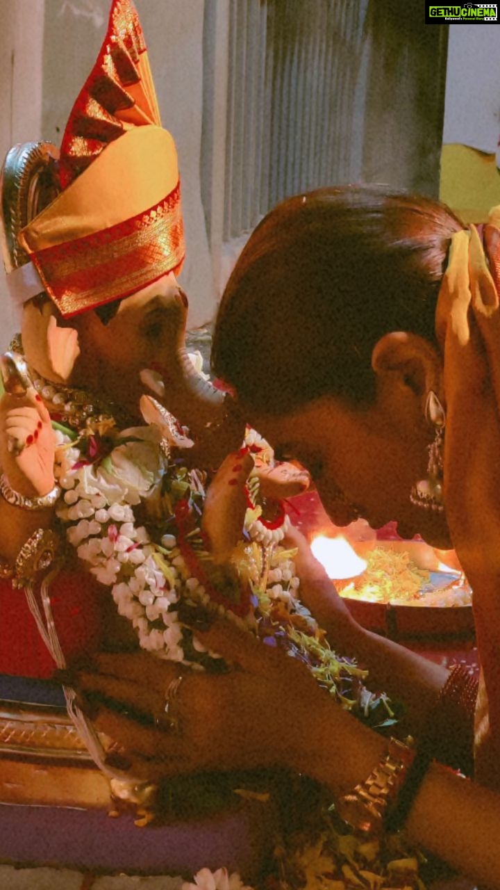 Monica Khanna Instagram - अगले बरस जल्दी जल्दी आना।।। इंतजार रहेगा🌻🌻🌻 28.09.2023❤️ #visarjan #bappa #ganpatibappamorya #merebappa2023 visarjan❤️💔 Papa🌻🌻🌻 #ganapati #ganeshchaturthi #ganesh #aarti #bappa #bappamorya #majormissing #gratitude #majhabappa #happiness #gannu #gampu #gannubappa😘 #yellow #yellowfeta #yellow #whiteday