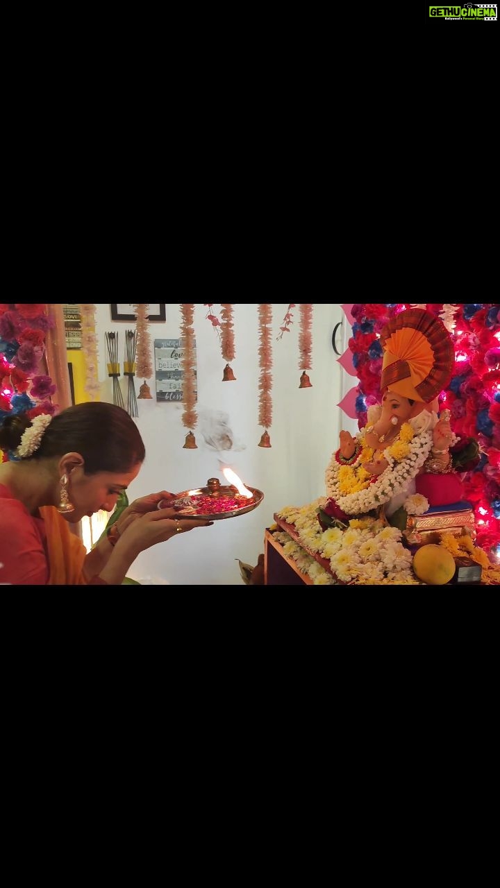 Monica Khanna Instagram - दोस्त भी तुम, प्यार भी तुम एक भी तुम, हज़ार भी तुम माफी भी तुम, गुस्सा भी तुम जिंदगी के सफर में मेरे लिए काफी हो तुम।।। 2023 visarjan❤️💔 Papa🌻🌻🌻 #ganapati #ganeshchaturthi #ganesh #aarti #bappa #bappamorya #majormissing #gratitude #majhabappa #happiness #gannu #gampu #gannubappa😘 #yellow #yellowfeta #yellow #whiteday
