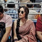 Monica Khanna Instagram - रास्ते कहां ख़त्म होते हैं ज़िंदग़ी के सफ़र में, मंज़िल तो वहां है जहां ख्वाहिशें थम जाएं। Picture credit -@igoforpro Hairstyle by -@sardarrume Makeup by -ME #instareels #saree #sareelove #instavideo #viral #viralvideos #trendingreels #explore #newtrending #trendingsongs #gulzar #bollywood #filmyladki #pyar #ishq #mohabbat #sareefashion #churchgate #mumbai #localtrain #local #phogography Mumbai Local Trains