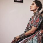 Monica Khanna Instagram - Chahti ti thi koi kaano mein JHUMKA pehenaye… Par usne keh diya WHAT JHUMKA?! 🙈😜 #shayari #gulzaar #navratri #garba #jodhpur #dandiya #dandiyanight #hallo #navratrispecial #monikakhanna #indian #indianwear #ghaghracholi #happiness #love #garbanight #event Styled by :-@style_by_hetaljogi Outfit by - @mirona_fashion_studio Jewellery by - @silver.kiosk @vanijewels_byvaidehi Styled by - @style_by_hetaljogi Hairstyle by :-@sardarrume @_impressionphotographyy__