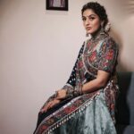 Monica Khanna Instagram – Chahti ti thi koi kaano mein JHUMKA pehenaye…
Par usne keh diya WHAT JHUMKA?! 🙈😜

#shayari #gulzaar #navratri #garba #jodhpur #dandiya #dandiyanight #hallo #navratrispecial #monikakhanna #indian #indianwear #ghaghracholi #happiness #love #garbanight #event

Styled by :-@style_by_hetaljogi
Outfit by – @mirona_fashion_studio
Jewellery by – @silver.kiosk @vanijewels_byvaidehi
Styled by – @style_by_hetaljogi
Hairstyle by :-@sardarrume 
@_impressionphotographyy__