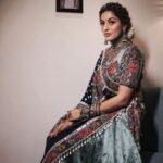 Monica Khanna Instagram - Chahti ti thi koi kaano mein JHUMKA pehenaye… Par usne keh diya WHAT JHUMKA?! 🙈😜 #shayari #gulzaar #navratri #garba #jodhpur #dandiya #dandiyanight #hallo #navratrispecial #monikakhanna #indian #indianwear #ghaghracholi #happiness #love #garbanight #event Styled by :-@style_by_hetaljogi Outfit by - @mirona_fashion_studio Jewellery by - @silver.kiosk @vanijewels_byvaidehi Styled by - @style_by_hetaljogi Hairstyle by :-@sardarrume @_impressionphotographyy__