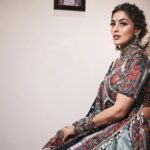Monica Khanna Instagram - Chahti ti thi koi kaano mein JHUMKA pehenaye… Par usne keh diya WHAT JHUMKA?! 🙈😜 #shayari #gulzaar #navratri #garba #jodhpur #dandiya #dandiyanight #hallo #navratrispecial #monikakhanna #indian #indianwear #ghaghracholi #happiness #love #garbanight #event Styled by :-@style_by_hetaljogi Outfit by - @mirona_fashion_studio Jewellery by - @silver.kiosk @vanijewels_byvaidehi Styled by - @style_by_hetaljogi Hairstyle by :-@sardarrume @_impressionphotographyy__