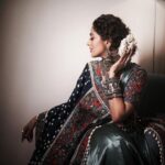 Monica Khanna Instagram - फना हम तो हो गए आंखे उनकी देखकर, आइना ना जाने वो कैसे देखते होंगे। #shayari #gulzaar #navratri #garba #jodhpur #dandiya #dandiyanight #hallo #navratrispecial #monikakhanna #indian #indianwear #ghaghracholi #happiness #love #garbanight #event Styled by :-@style_by_hetaljogi Outfit by - @mirona_fashion_studio Jewellery by - @silver.kiosk @vanijewels_byvaidehi Styled by - @style_by_hetaljogi Hairstyle by :-@sardarrume