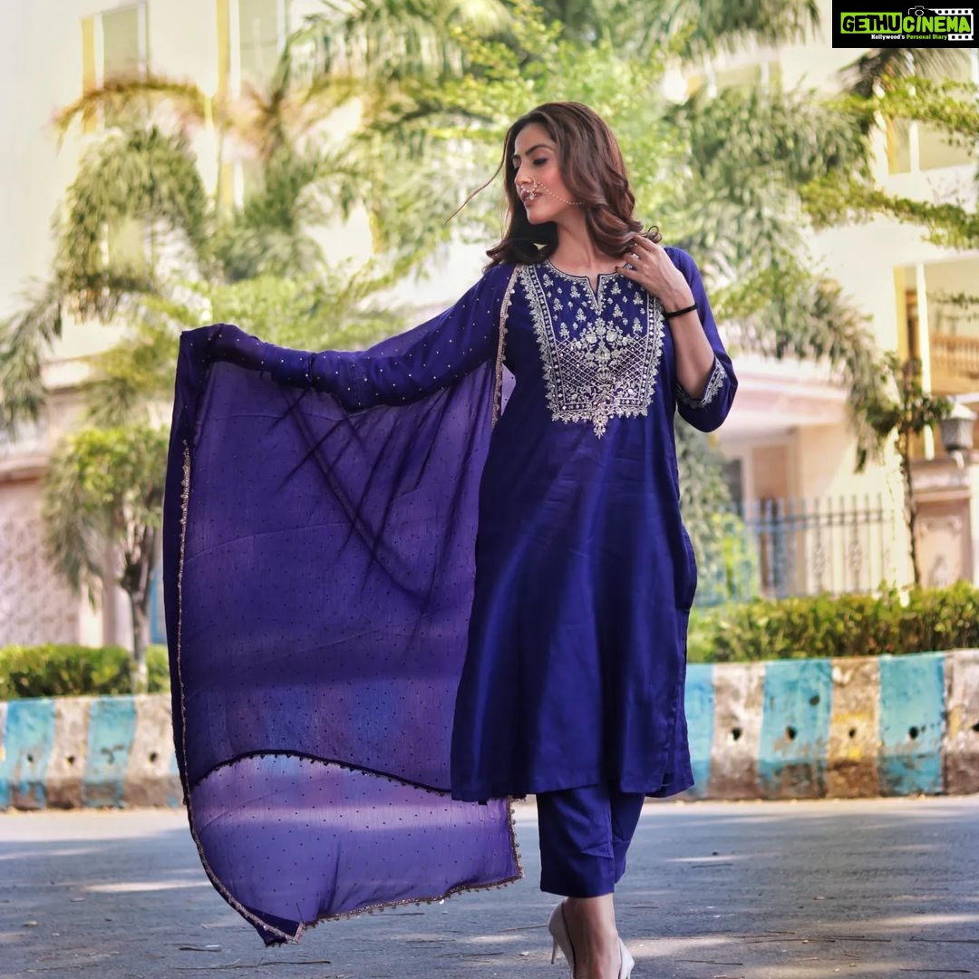 Monica Khanna Instagram - बहुत मिलेंगे हसीन चेहरे दुनिया के बाज़ार में वो मुक्कदर से मिलता है जिसका 'दिल' खुबसूरत होता है।।। Captured by -@atharvapadhye01 Wearing @bibaindia @pratikshachandak #शायरी #shayari #gulzaar #love #pyar #mohabbat #ishq #mondaymorning #kindnessovereverything #happiness#filmiladki #monikakhanna #teji #ikkkudipunjabidii #instalove #instagram #instagood #monikakhanna #selfmusing #gratitude #begoodtoyourself #instapost #instapicture #instadaily