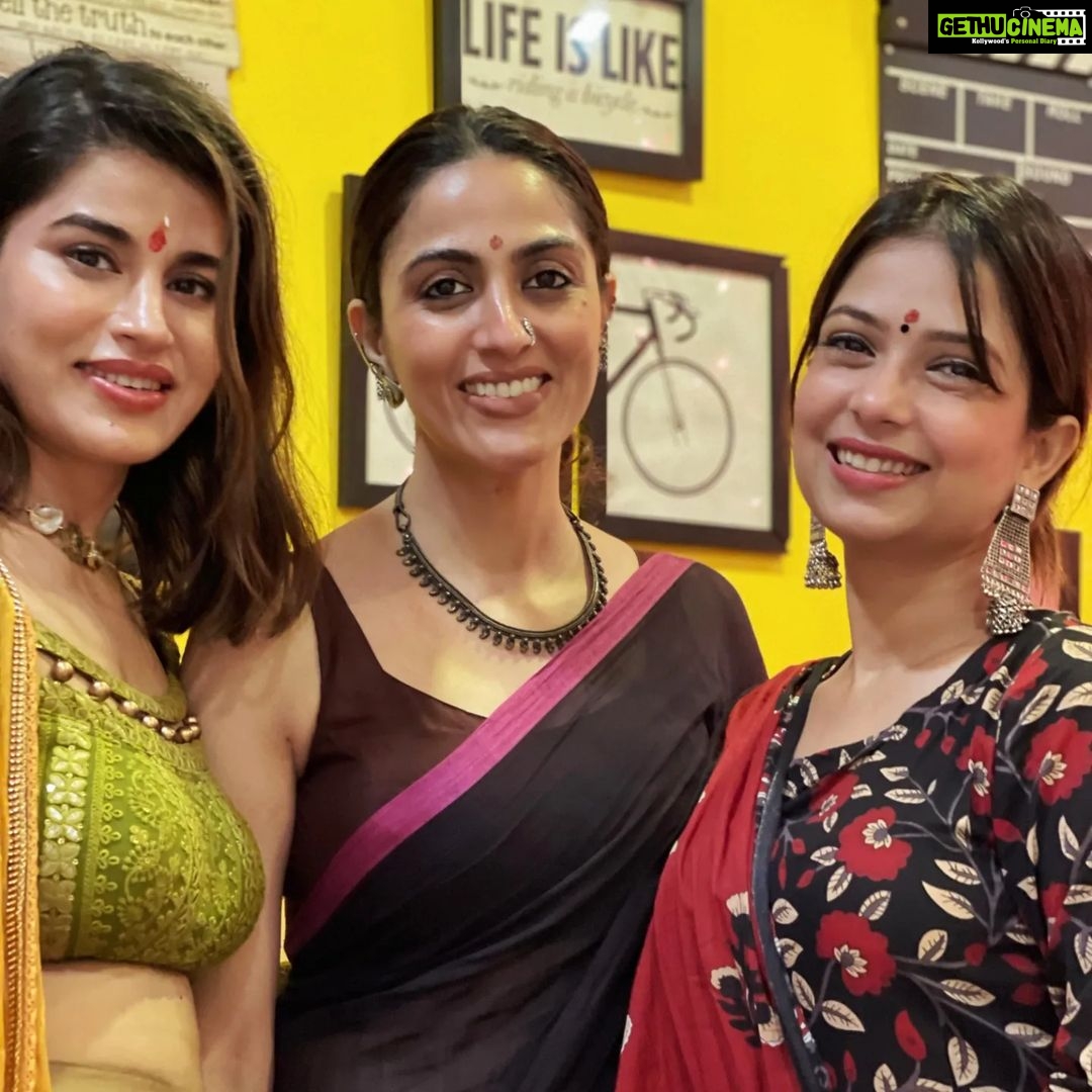 Monica Khanna - 5.6K Likes - गणेश महोत्सव।।
19.09.2023
Beautiful dump of my favorites (part 1)❣️
@chhayachouhan
@manish_goplani
@jigyasa_07
@hardiksangani
@ranarushad
@ketswalawalkar
@madhuriwalawalkar
@megbook99
@jr.mehmood sahab
@himanshuashokmalhotra
@gkanikag
@poojaa_singh_
@vaibhavsingh182019
@eishasingh
@mahima_makwana
@gaurinandkumarmunavalli
@archana_karmakar
@bubly_curly_merly_
@saarvieomanaofficial