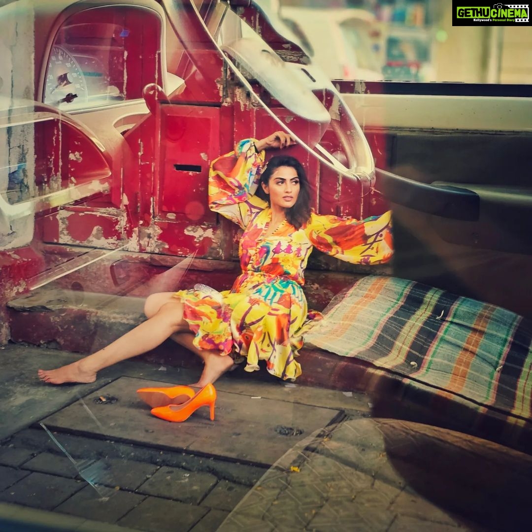 Monica Khanna Instagram - High Heels and Unstoppable Confidence My Feminine Weapon🌻 Picture credit -@igoforpro Hairstyle by -@sardarrume Makeup by -ME Outfit -@sandsfashionhouse #instareels #dresses #fashion #colorfulglam #glamour #instavideo #viral #viralvideos #trendingreels #explore #newtrending #trendingsongs # #bollywood #filmyladki #pyar #ishq #mohabbat #sareefashion #churchgate# mumbaisamachar #mumbai #fashionphotography #mumbaistreets #local #photography