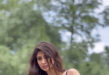 Mouni Roy Instagram - Mood today: I miss dancing 😔