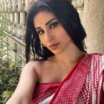 Mouni Roy Instagram - नयनतारा 🌸শুভ মহালয়া 🌸