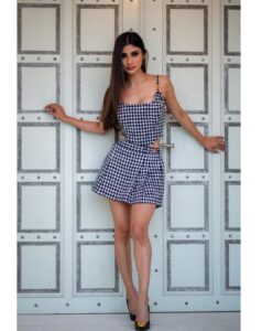Mouni Roy Instagram - Dash, dinner, dancing.. old school • • • Head to toe @versace Hmu- @beautyhive.qa 📸 @Iamvish_photographer