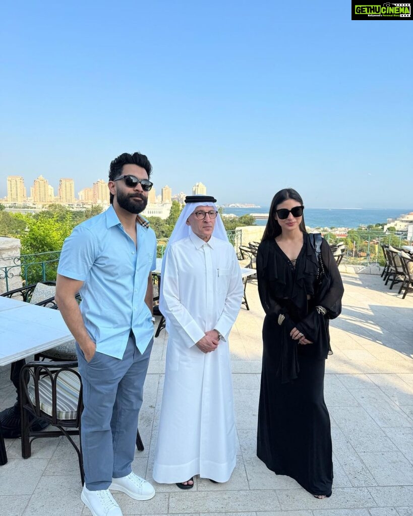 Mouni Roy Instagram - What a day at the f1 yesterday! Now back to reality 🌝 🌟🌟🌟🌟🌟🌟🌟🌟🌟🌟🌟🌟🌟🌟🌟🌟 @QatarAirways @HIA @Formula1 @TheChediKatara @bagatellebeachclubdoha Doha,qatar
