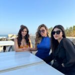 Mouni Roy Instagram - What a day at the f1 yesterday! Now back to reality 🌝 🌟🌟🌟🌟🌟🌟🌟🌟🌟🌟🌟🌟🌟🌟🌟🌟 @QatarAirways @HIA @Formula1 @TheChediKatara @bagatellebeachclubdoha Doha,qatar