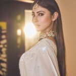 Mouni Roy Instagram - Diwali nights 🪔 ✨ • • • Wearing- @sawangandhiofficial Jewellery- @golecha_jewels Styled by- @rishika_devnani Assisted by- @stylebyvanshika Hair- @hairbysharda Makeup- @mukeshpatilmakeup Captured by- @amannagoshe