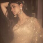 Mouni Roy Instagram – Live by the Sun,
Love by the moon…