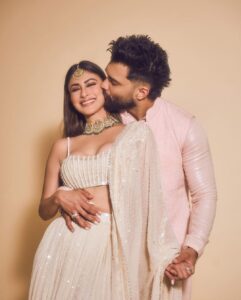 Mouni Roy Instagram - Diwali nights 🪔 ✨ #me&mine🧿 • • • Wearing- @sawangandhiofficial Jewellery- @golecha_jewels Styled by- @rishika_devnani Assisted by- @stylebyvanshika Hair- @hairbysharda Makeup- @mukeshpatilmakeup Captured by- @amannagoshe