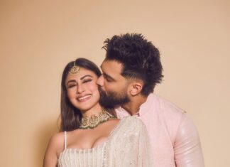 Mouni Roy Instagram - Diwali nights 🪔 ✨ #me&mine🧿 • • • Wearing- @sawangandhiofficial Jewellery- @golecha_jewels Styled by- @rishika_devnani Assisted by- @stylebyvanshika Hair- @hairbysharda Makeup- @mukeshpatilmakeup Captured by- @amannagoshe