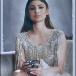 Mouni Roy Instagram - Sipping tea ☕ and spilling charm😍 #HotstarSpecials #SultanOfDelhi - All episodes streaming now only on #DisneyPlusHotstar #SultanOfDelhiOnHotstar @tahirrajbhasin @anjumsharma @nishantdahhiya @itsharleensethi @goenkaanupriya @pathakvinay @mehreenpirzadaa @milan.a.luthria @suparnverma @karanvyas11 @sarkarshibasish @shreyaghoshal @armaanmalik @amaal_mallik @anumalikmusic @javedali4u @sangeetsiddharthofficial @songsteering @siddharthhaldipur @anmolmalik5 @dekhodekho @reliance.entertainment @richard_devarda