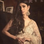 Mouni Roy Instagram – Live by the Sun,
Love by the moon…
•
•
•
@trishilagoculdas s home isn’t just a beautiful home, it’s stories, heritage & generations of love. You can see it in every room, every corner, every floor. I love you but might love your home a lil more 🤪😝
Wearing- @geishadesigns
Jewellery- @razwada.jewels
Styled by- @rishika_devnani
Assisted by- @stylebyvanshika
Hair- @chettiarqueensly
Makeup- @mukeshpatilmakeup
Captured by- @gohil_jeet