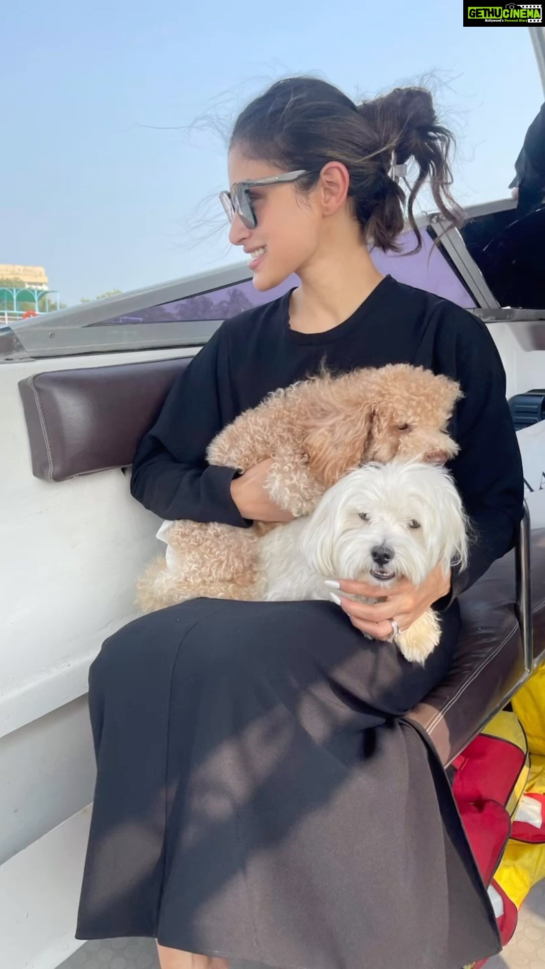 Mouni Roy Instagram - Bring your babies to work day …♥️🤩